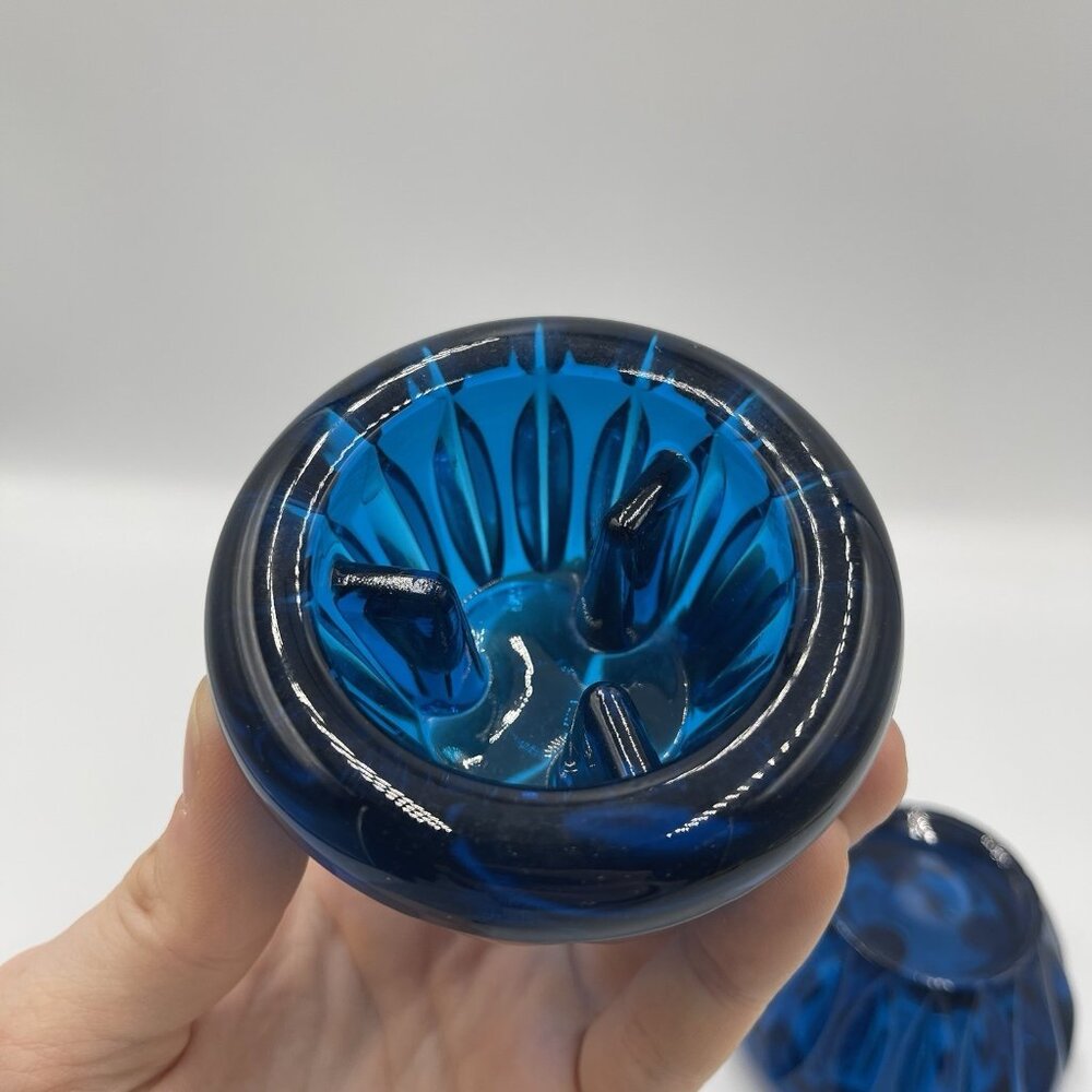 Stunning Pair Viking Glass Blue Diamond Ribbed Candleholders Vintage - Picture 6 of 16